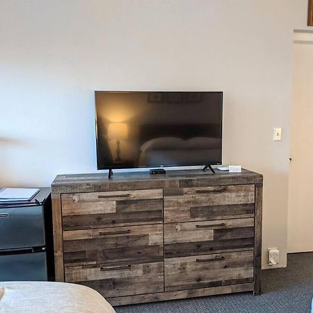 Cute Lower Level Cedar Lodge Room With Balcony & Lake Views! Laconia Exteriér fotografie