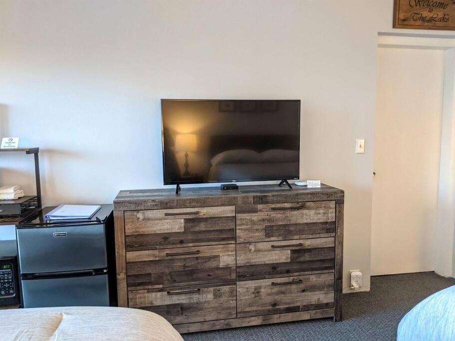 Cute Lower Level Cedar Lodge Room With Balcony & Lake Views! Laconia Exteriér fotografie