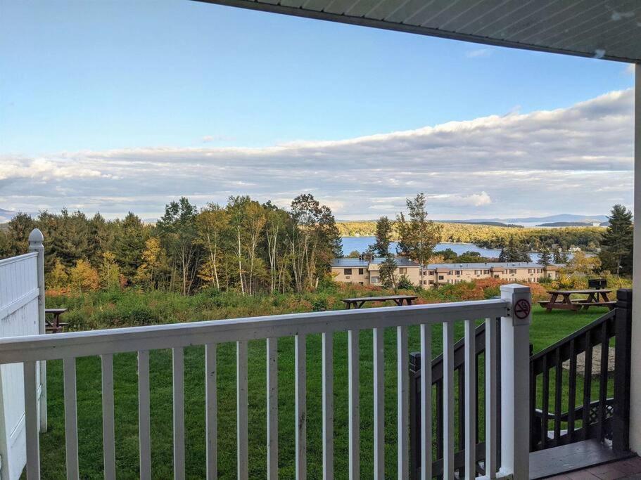 Cute Lower Level Cedar Lodge Room With Balcony & Lake Views! Laconia Exteriér fotografie